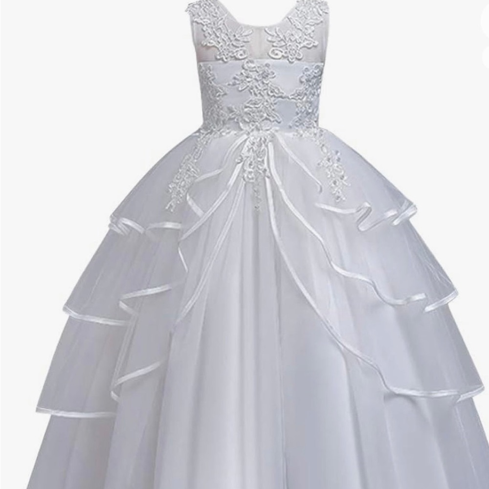 Flower girl dress. Size 130 (8-9yrs). Brand new with tags.